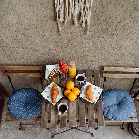 Petite Maison Sur Le Boulevard