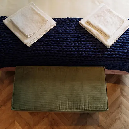 Petite Maison Sur Le Boulevard Апартаменты Бухарест