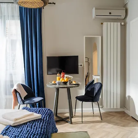 Petite Maison Sur Le Boulevard