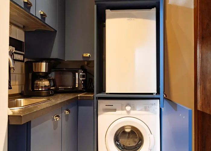 Petite Maison Sur Le Boulevard Bucareste