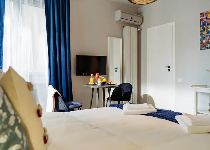 Petite Maison Sur Le Boulevard Bukarest